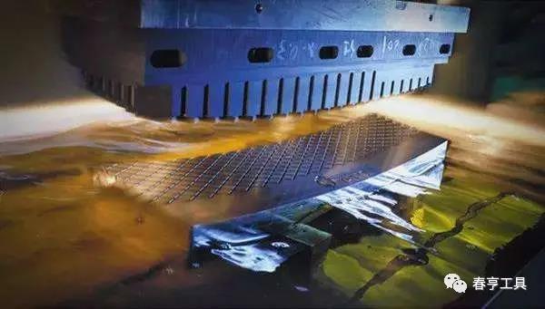 电火花加工.jpg 电火花加工.jpg