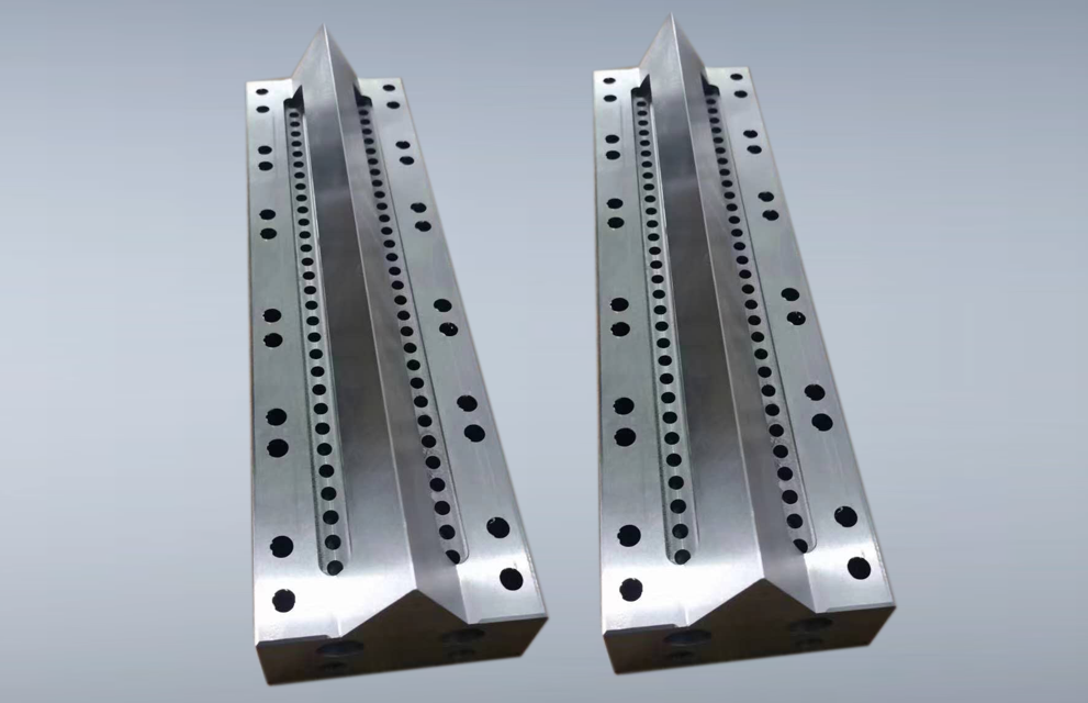 网红“熔喷模头”.png 网红“熔喷模头”.png