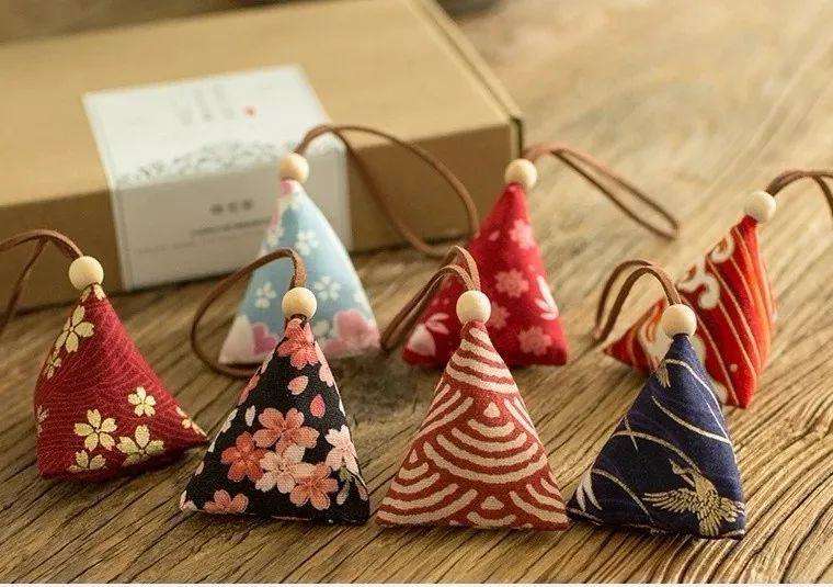 香囊.jpg 香囊.jpg