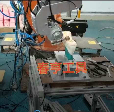 <a href='/gaosuzhuzhou.htm' class='keys' title='点击查看关于高速主轴的相关信息' target='_blank'>高速主轴</a>打磨鞋底.jpg 高速主轴打磨鞋底.jpg