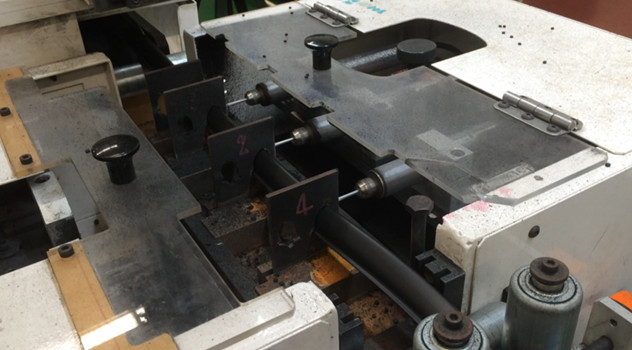 多轴钻孔机.jpg 多轴钻孔机.jpg