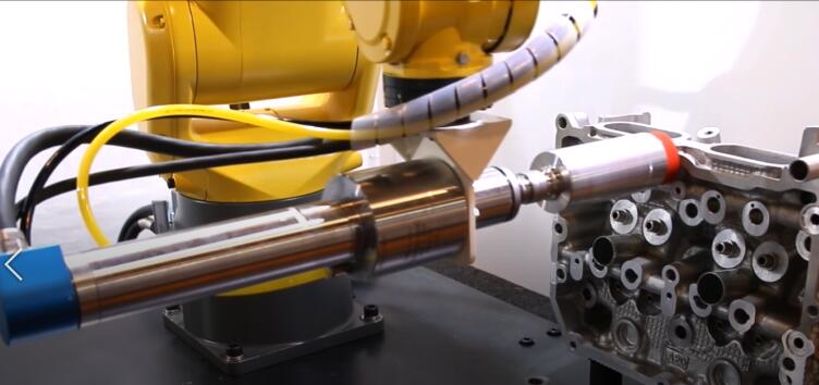 汽车汽缸盖去毛刺.jpg 汽车汽缸盖去毛刺.jpg