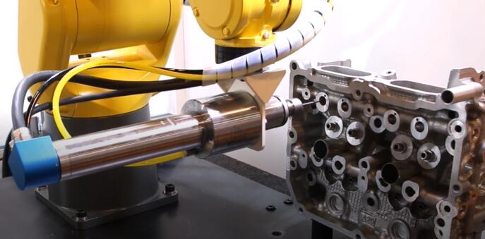 高速去毛刺电主轴.jpg 高速去毛刺<a href='gaosuzhuzhou.htm' class='keys' title='点击查看关于电主轴的相关信息' target='_blank'>电主轴</a>.jpg