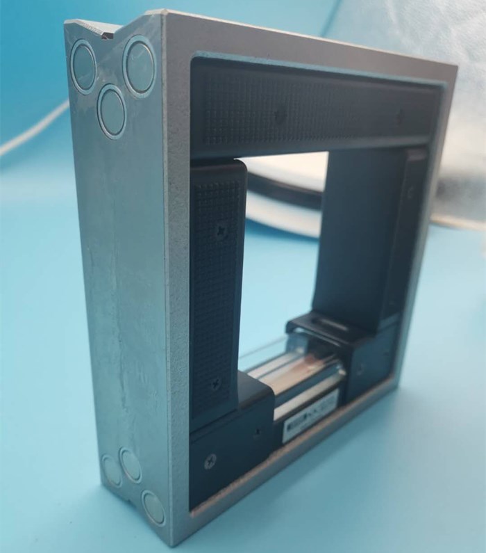 德国roeckle磁性水平仪.jpg 德国roeckle磁性水平仪.jpg