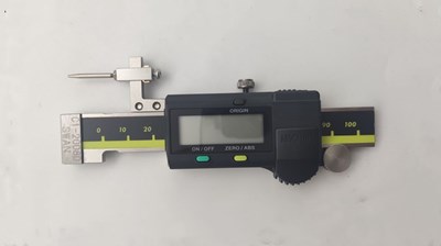 天鹅牌数显段差尺.jpg 天鹅牌数显段差尺.jpg