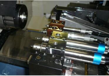 排刀机钻孔.jpg 排刀机钻孔.jpg