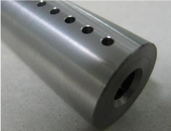 轴承钢钻孔电主轴.jpg 轴承钢钻孔<a href='gaosuzhuzhou.htm' class='keys' title='点击查看关于电主轴的相关信息' target='_blank'>电主轴</a>.jpg