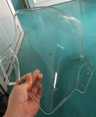摩托车挡风玻璃去毛刺.jpg 摩托车挡风玻璃去毛刺.jpg