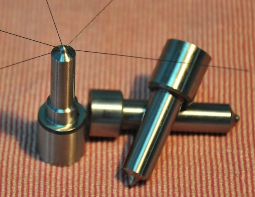 喷油嘴钻小孔.png 喷油嘴钻小孔.png