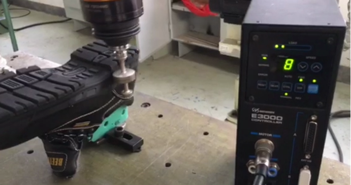 机器人自动化鞋底打磨.png 机器人自动化鞋底打磨.png