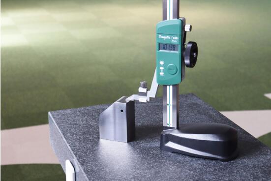 数显高度尺.jpg 数显高度尺.jpg