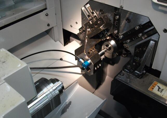 西铁城走心机B12背轴加装高频铣.jpg 西铁城走心机B12背轴加装高频铣.jpg