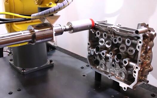 汽车缸盖自动换刀去毛刺.jpg 汽车缸盖自动换刀去毛刺.jpg