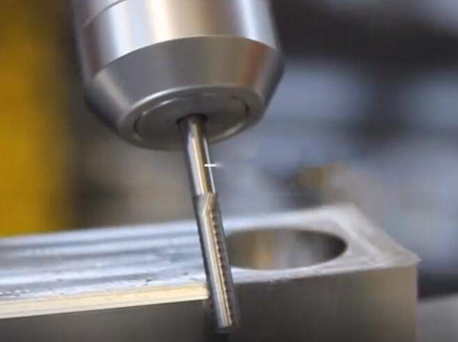 自动换刀电主轴去不锈钢毛刺.jpg 自动换刀电主轴去不锈钢毛刺.jpg