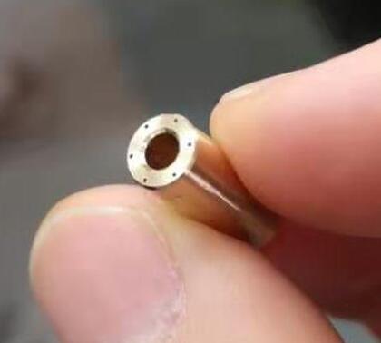 不锈钢钻0.3mm小孔.jpg 不锈钢钻0.3mm小孔.jpg