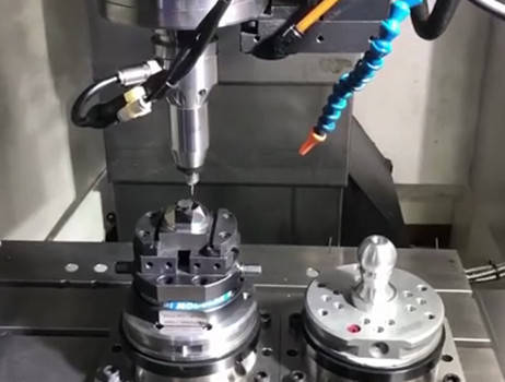 CNC加工中心钻小孔.jpg CNC加工中心钻小孔.jpg