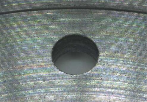 灰铸铁钻4mm孔.jpg 灰铸铁钻4mm孔.jpg