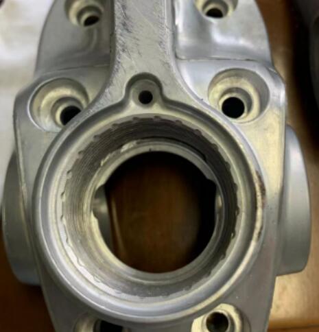 铸钢去合模线毛刺.jpg 铸钢去合模线毛刺.jpg