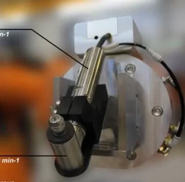 机械臂末端加装直角高速电主轴.jpg 机械臂末端加装直角高速电主轴.jpg