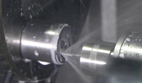 钻2mm小径深孔.jpg 钻2mm小径深孔.jpg