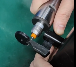 塑料件切割水口.png 塑料件切割水口.png