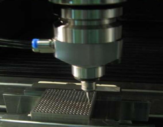 中西高频铣BM-320F铣螺纹.jpg 中西高频铣BM-320F铣螺纹.jpg