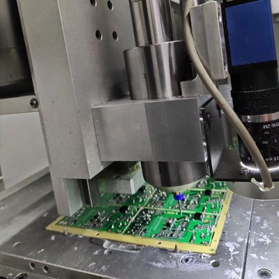 分板机主轴.jpg 分板机主轴.jpg