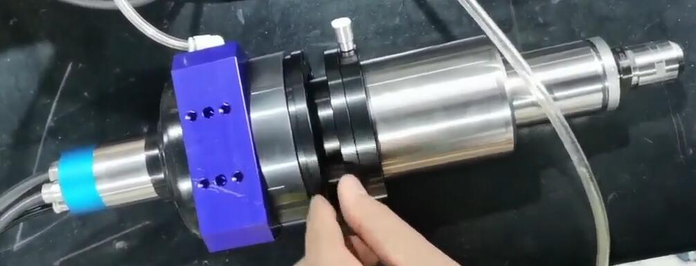 汽车轮毂去毛刺自动换刀浮动主轴.jpg 汽车轮毂去毛刺自动换刀浮动主轴.jpg