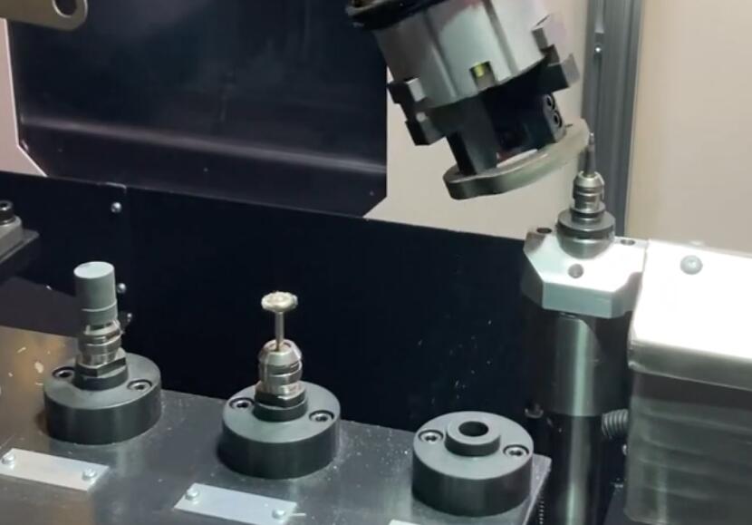 机械臂自动换刀主轴.jpg 机械臂自动换刀主轴.jpg