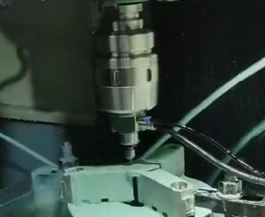 中西<a href='/zouxinjigaopinx.htm' class='keys' title='点击查看关于高频铣的相关信息' target='_blank'>高频铣</a>彩博888BM-320F.png