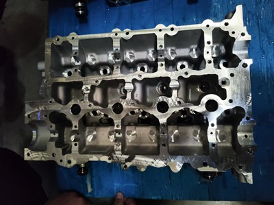 汽缸盖打磨抛光.jpg