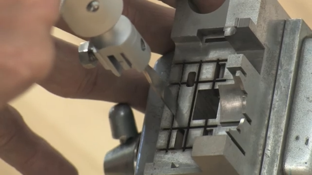 往复式打磨机窄槽去毛刺