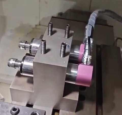 排刀机钻孔<a href='gaosuzhuzhou.htm' class='keys' title='点击查看关于电主轴的相关信息' target='_blank'>电主轴</a>.jpg 排刀机钻孔<a href='gaosuzhuzhou.htm' class='keys' title='点击查看关于电主轴的相关信息' target='_blank'>电主轴</a>.jpg