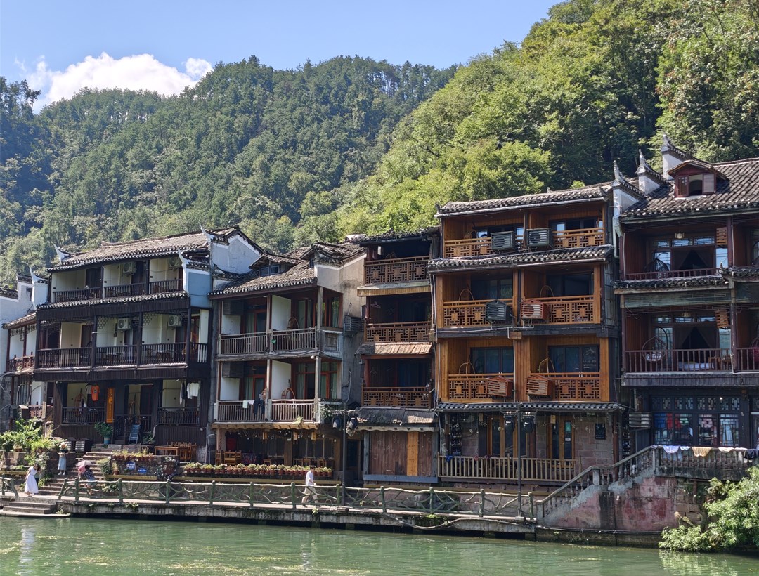 凤凰吊脚楼_副本.jpg 凤凰吊脚楼_副本.jpg