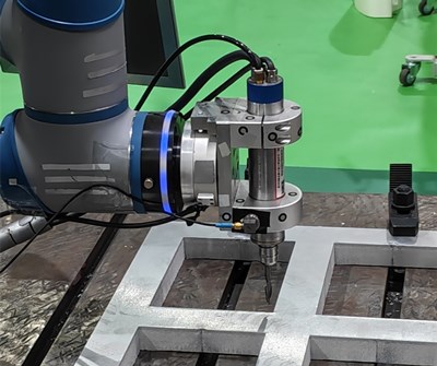 机械臂加装BMS-4020主轴去毛刺.jpg 机械臂加装BMS-4020主轴去毛刺.jpg